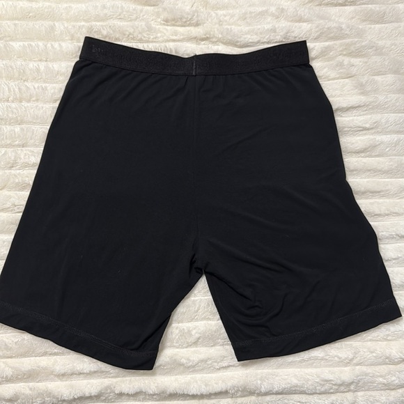 Victoria’s Secret Black Sleep Short - Picture 4 of 4